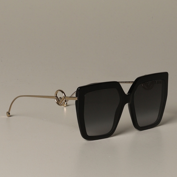 FENDI Sunglasses 2020 Collection - Picture 2 of 5